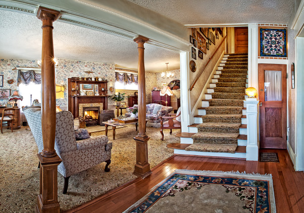 Holden House 1902 Bed & Breakfast Inn Elegant Entry - Bed & Breakfast Innkeepers of Colorado Association