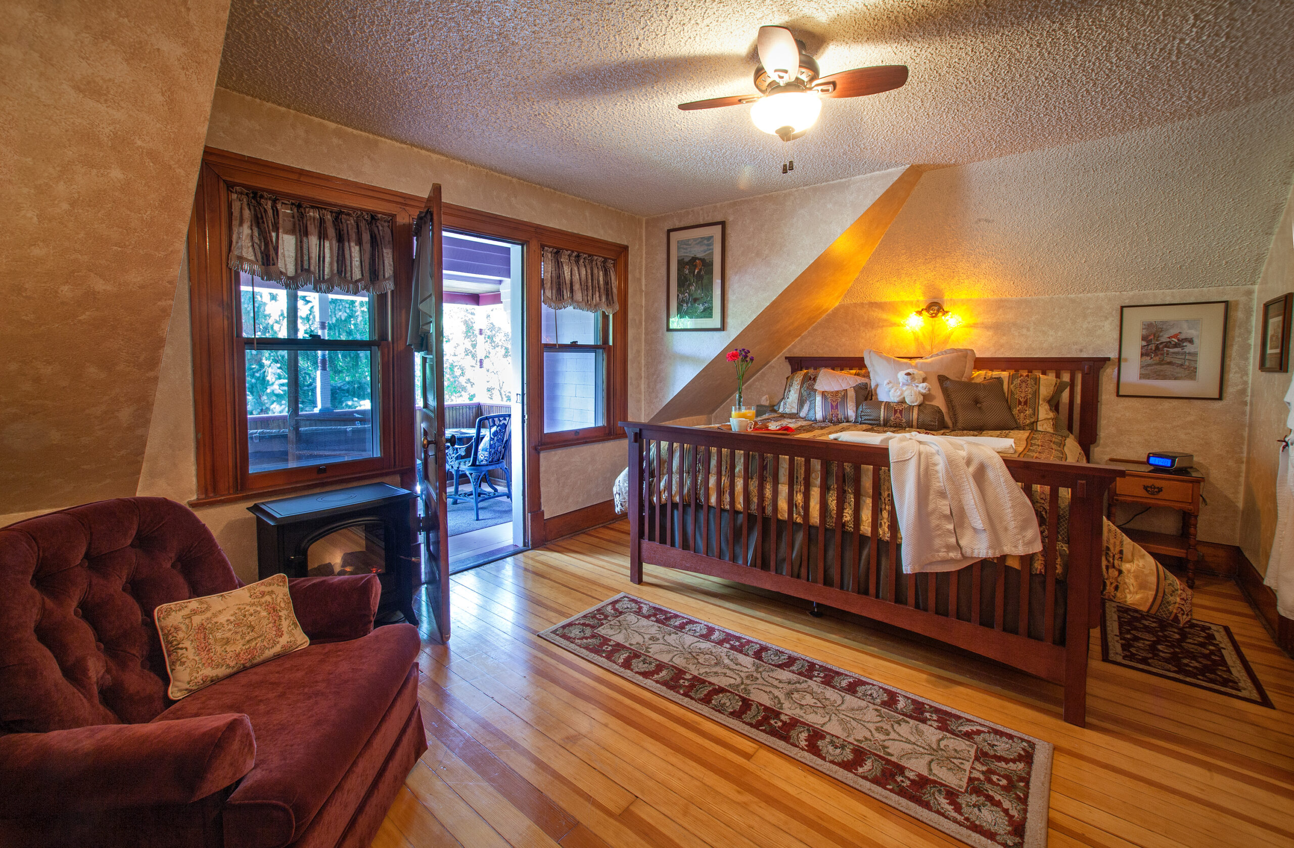 Holden House 1902 Bed & Breakfast Inn Pikes Peak Suite - Bed & Breakfast Innkeepers of Colorado Association