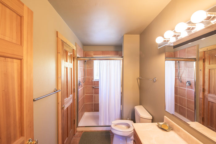 Cucharas River B&B Bathroom - Bed & breakfasts & inns of Colorado Association